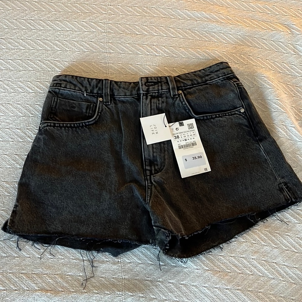 NWT New Zara black denim high rise shorts. Size 6.